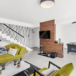 Guest house Chic By 4*