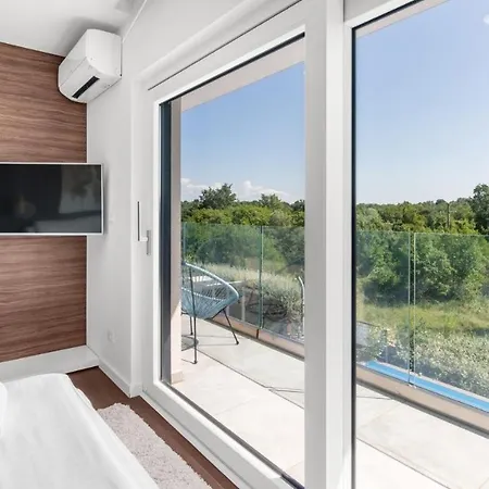 Chic By 4*